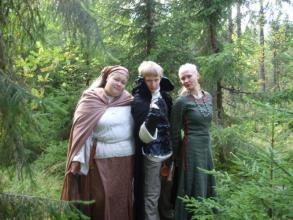 Tytöt ja peräänkatsoja