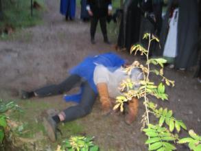 Bertil painii Tenukuvun kanssa