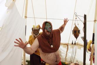 Kaaosmaskien testausta ennen peliä