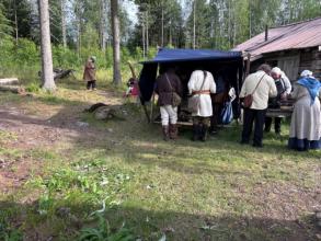 Pitopöytää tutkitaan