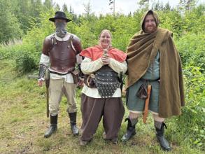 Hirttämättömät: Kapteeni, Satakieli, Harakka