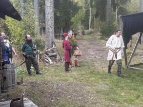 Väkeä tavernan luona Väkeä tavernan luona